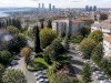 Beşiktaş Levazım Adakent Sitesi: Merkezi Konumda Yeşil Alanlarla Bütünleşen Köklü Site Yaşamı