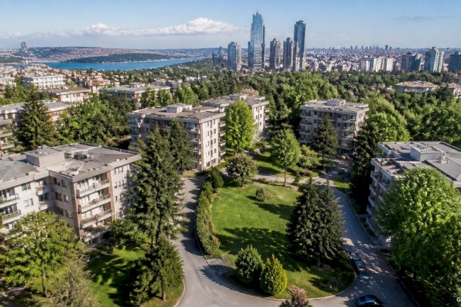 Beşiktaş Levazım Sitesi: Merkezi Konumda Yeşil Alanlarla Bütünleşen Site Yaşamı