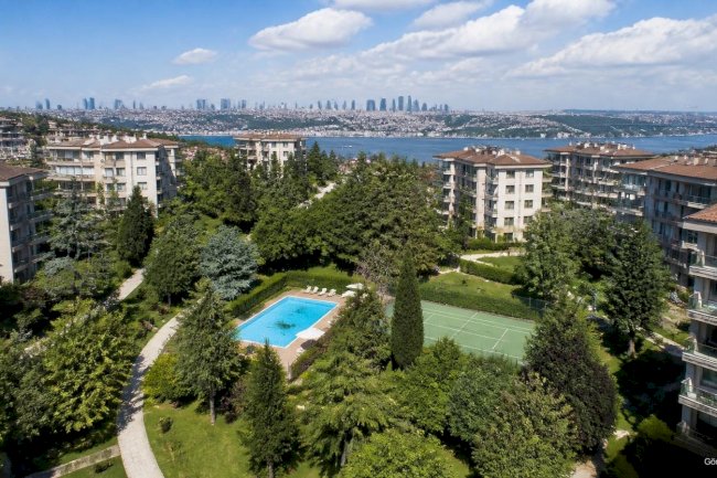 Etiler Uba Sitesi: Köklü ve Yeşil Alanlarla Bütünleşen Site Yaşamı
