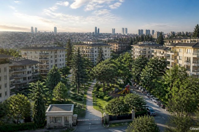 Beşiktaş Akat Saraylar Beldesi Sitesi: Merkezi Konumda Köklü Konut Yerleşimi