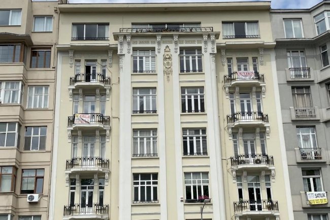 Cumhuriyet Apartmanı: Taksim’de Tarihi Yapı ve Türkiye’de Aynı Adı Taşıyan Gayrimenkuller