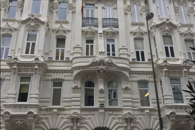 Gümüşsuyu Palas (Azaryan Apartmanı): İstanbul'un Tarihî Mimari Mirası