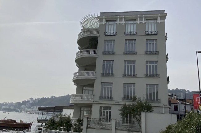 Bebek Narlıyan Apartmanı: Boğaz’a Sıfır Tarihi Yalı-Apartman