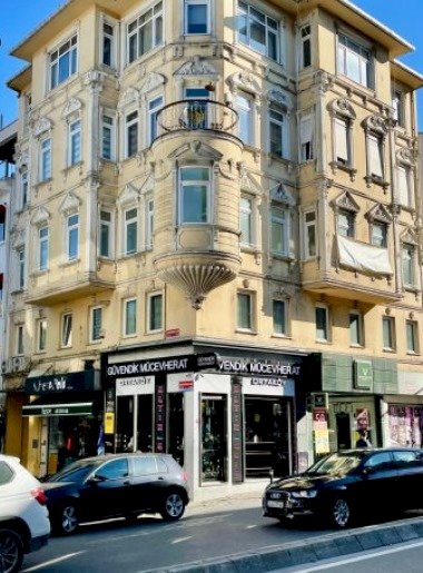 Beşiktaş ve Sarıyer de Emsali Bulunmayan Satılık Yalı Dairemiz.