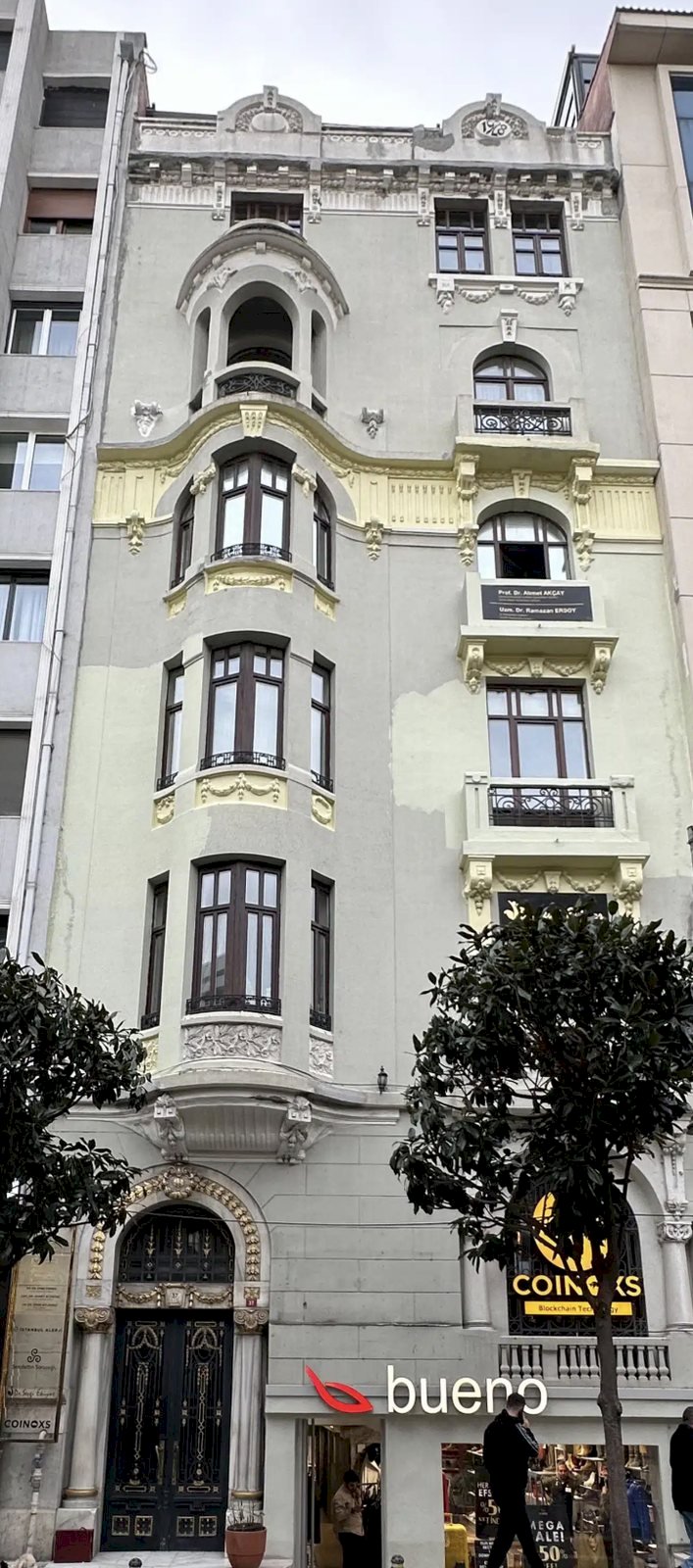 Nişantaşı Karaosmanoğlu Apartmanı: Teşvikiye Caddesi’nin Tarihi Yapılarından Biri