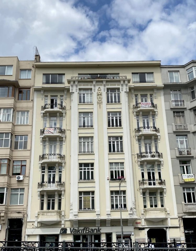 Cumhuriyet Apartmanı: Taksim’de Tarihi Yapı ve Türkiye’de Aynı Adı Taşıyan Gayrimenkuller