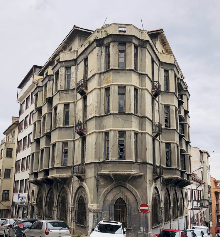 Erzurumlu Nafiz Bey Apartmanı: Ankara Ulus’ta Cumhuriyet Döneminin Öncü Tarihi Apartmanı ve Gayrimenkul Değeri