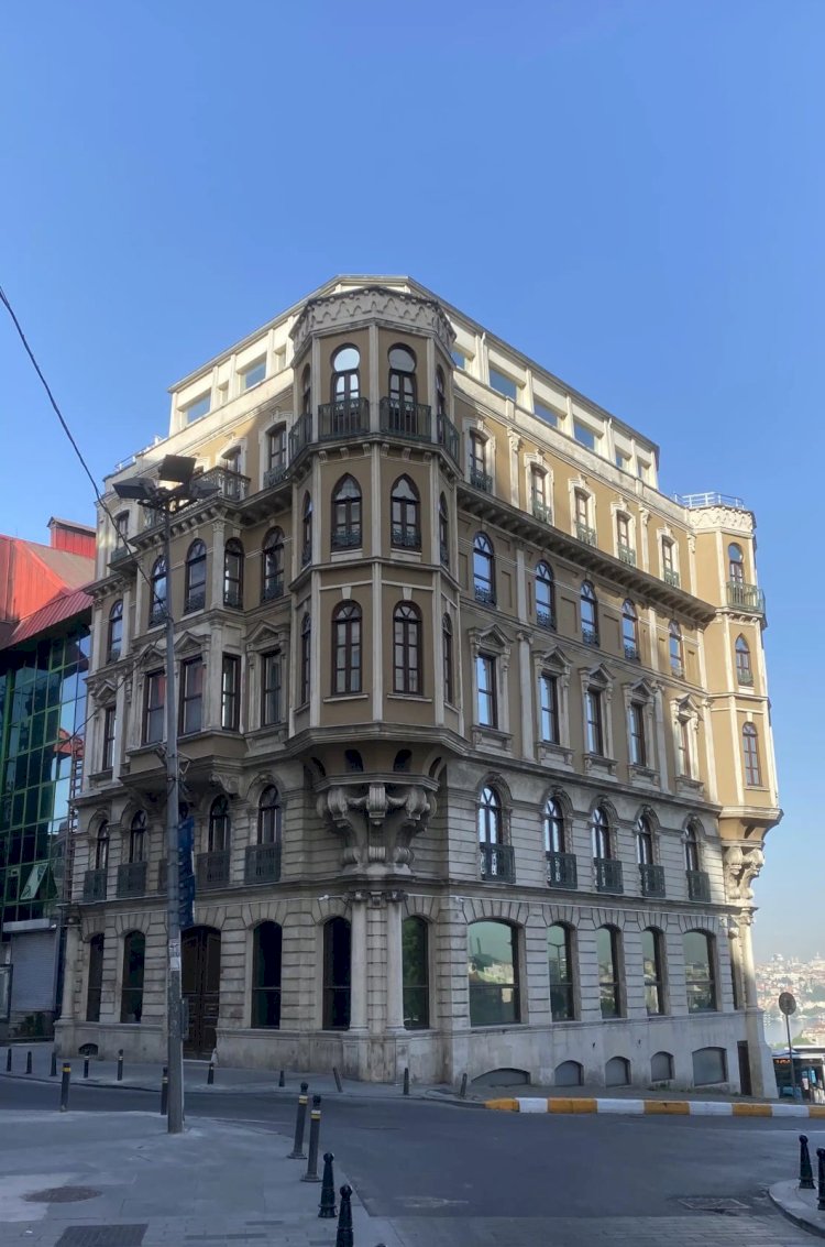 Baudouy Binası (Bodvi Apartmanı): Pera’da Levanten Mirası, Mimari Dönüşüm ve Gayrimenkul Değeri