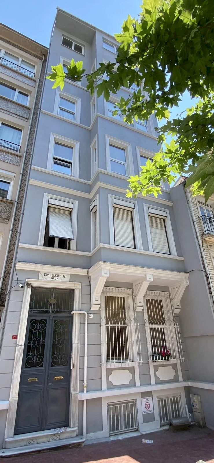Cihangir Çok Şükür Apartmanı: 1905'ten Günümüze Tarihi Bir İstanbul Yapısı