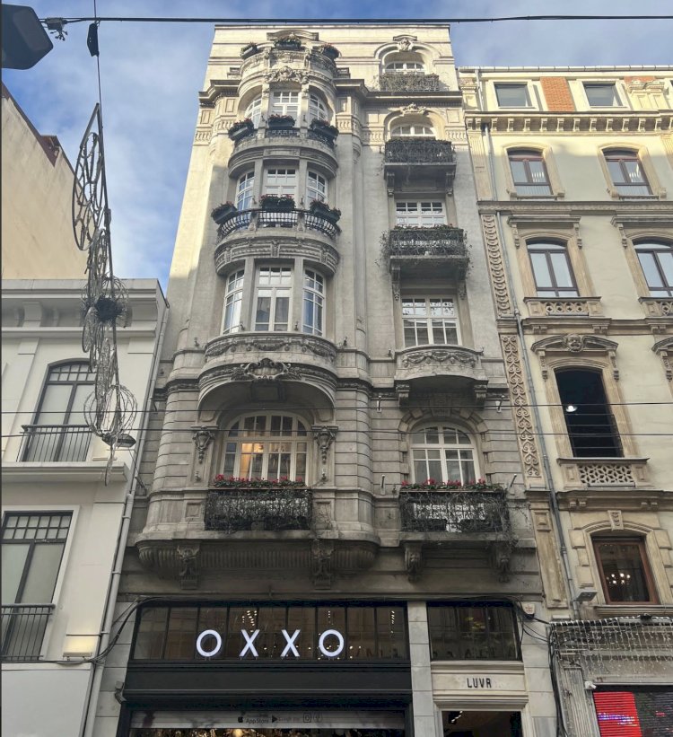 Luvr Apartmanı: İstiklal Caddesi'nin Tarihi Neo-Barok Yapısı