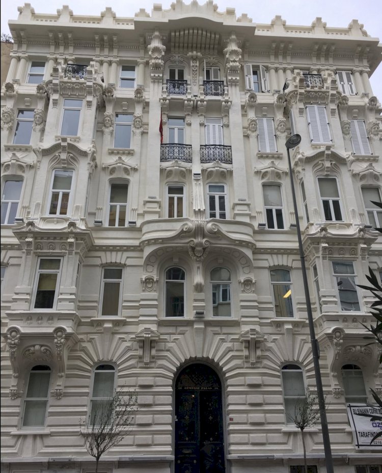 Gümüşsuyu Palas (Azaryan Apartmanı): İstanbul'un Tarihî Mimari Mirası
